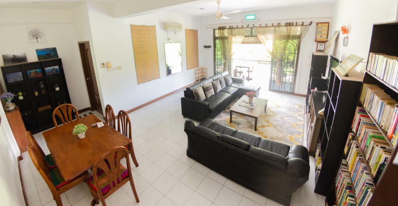 Poni Homestay Muara Exterior foto